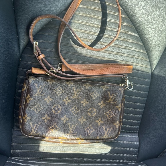 Louis Vuitton Classic Monogram Crossbody Bag - Picture 1 of 4